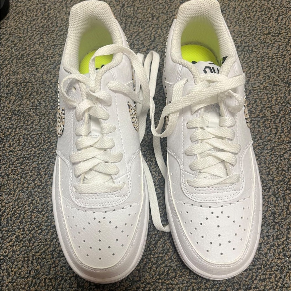 Nike White Sneakers with brown pattern swoop